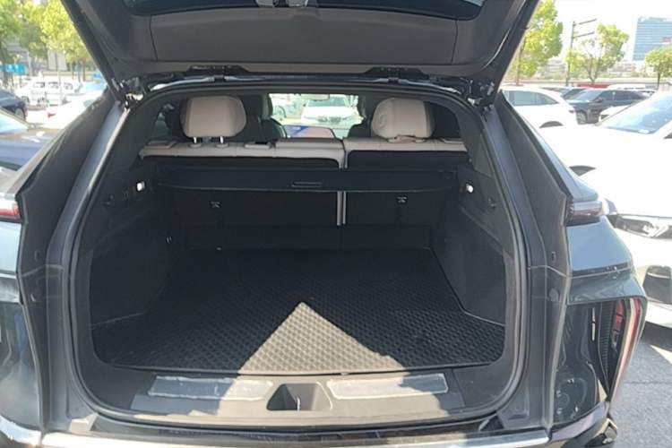 Used Cadillac LYRIQ 2022 Rear-Drive Long-Range Luxury Edition Trunk