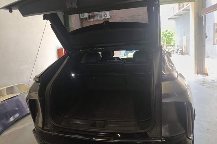Used Cadillac LYRIQ 2022 Four-Wheel-Drive High-Performance Deluxe Edition Trunk