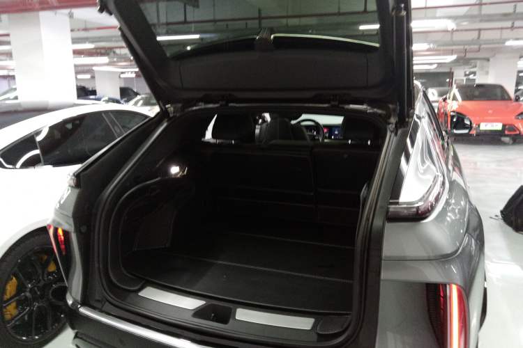 Used Cadillac LYRIQ 2022 Rear-Drive Long-Range Luxury Edition Trunk