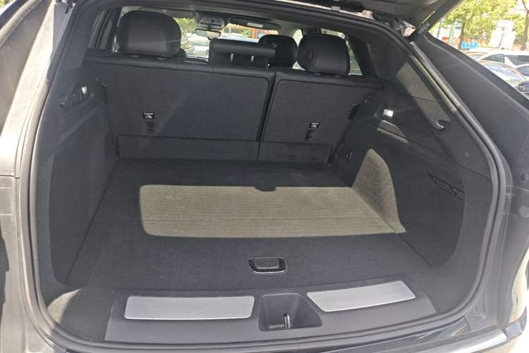 Used Cadillac LYRIQ 2022 Rear-Drive Long-Range Luxury Edition Trunk