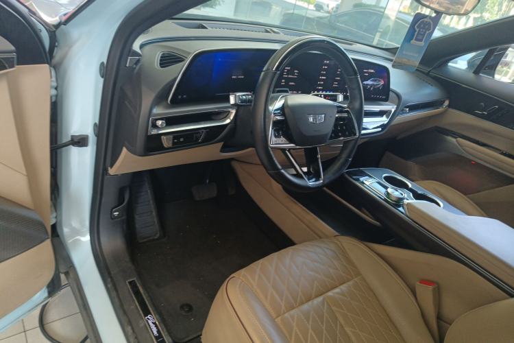 Used Cadillac LYRIQ 2022 Rear-Drive Long-Range Prestige Edition Center Console