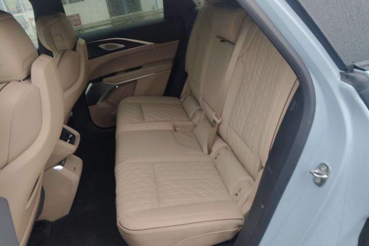 Used Cadillac LYRIQ 2022 Four-Wheel-Drive High-Performance Deluxe Edition Interior 4
