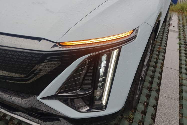 Used Cadillac LYRIQ 2022 Four-Wheel-Drive High-Performance Deluxe Edition Left Front Headlight