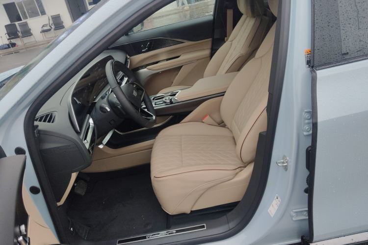 Used Cadillac LYRIQ 2022 Four-Wheel-Drive High-Performance Deluxe Edition Left Front Seat