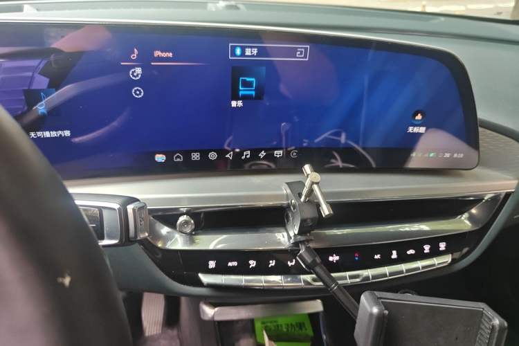 Used Cadillac LYRIQ 2022 Rear-Drive Long-Range Prestige Edition Audio And AC Panel