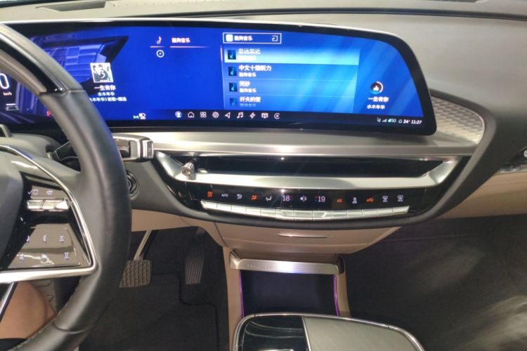 Used Cadillac LYRIQ 2022 Rear-Drive Long-Range Prestige Edition Audio And AC Panel
