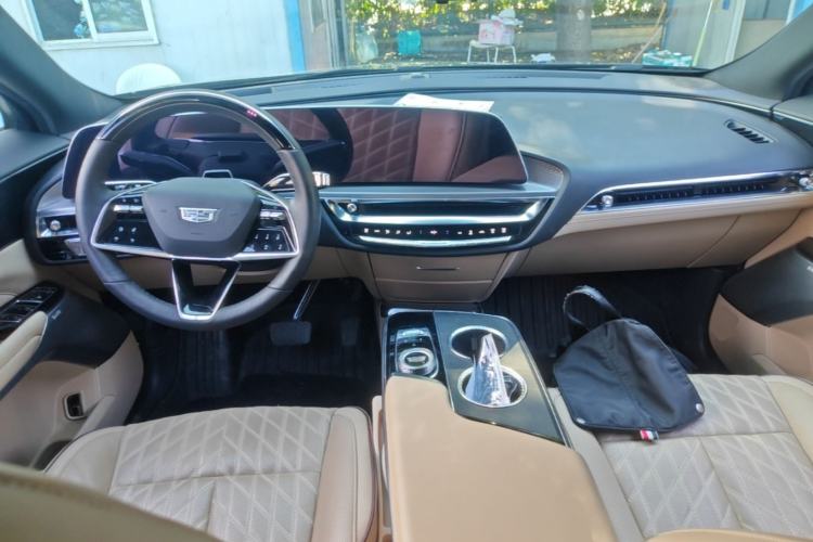 Used Cadillac LYRIQ 2022 Rear-Drive Long-Range Prestige Edition Center Console