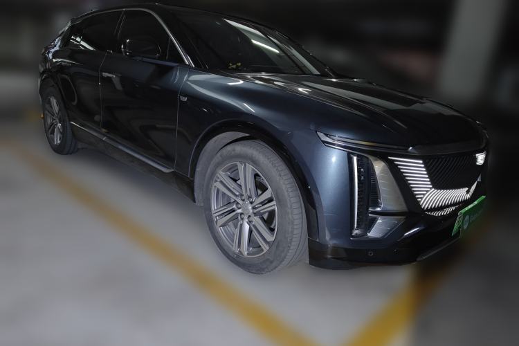 Used Cadillac LYRIQ 2022 Rear-Drive Long-Range Luxury Edition Front Right 45 Deg