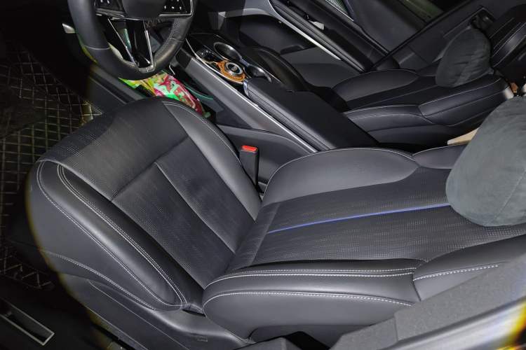 Used Cadillac LYRIQ 2022 Rear-Drive Long-Range Luxury Edition Left Front Seat