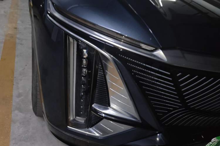 Used Cadillac LYRIQ 2022 Rear-Drive Long-Range Luxury Edition Right Front Headlight