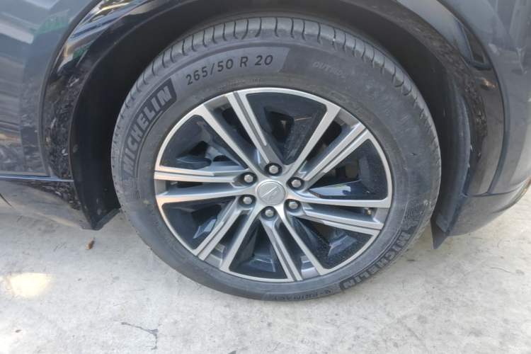 Used Cadillac LYRIQ 2022 Rear-Drive Long-Range Prestige Edition Right Front Wheel Hub