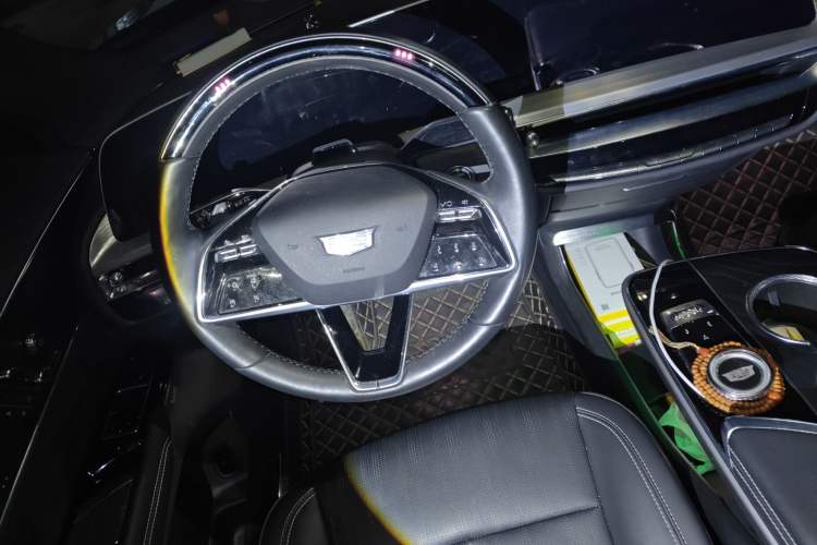 Used Cadillac LYRIQ 2022 Rear-Drive Long-Range Luxury Edition Steering Wheel