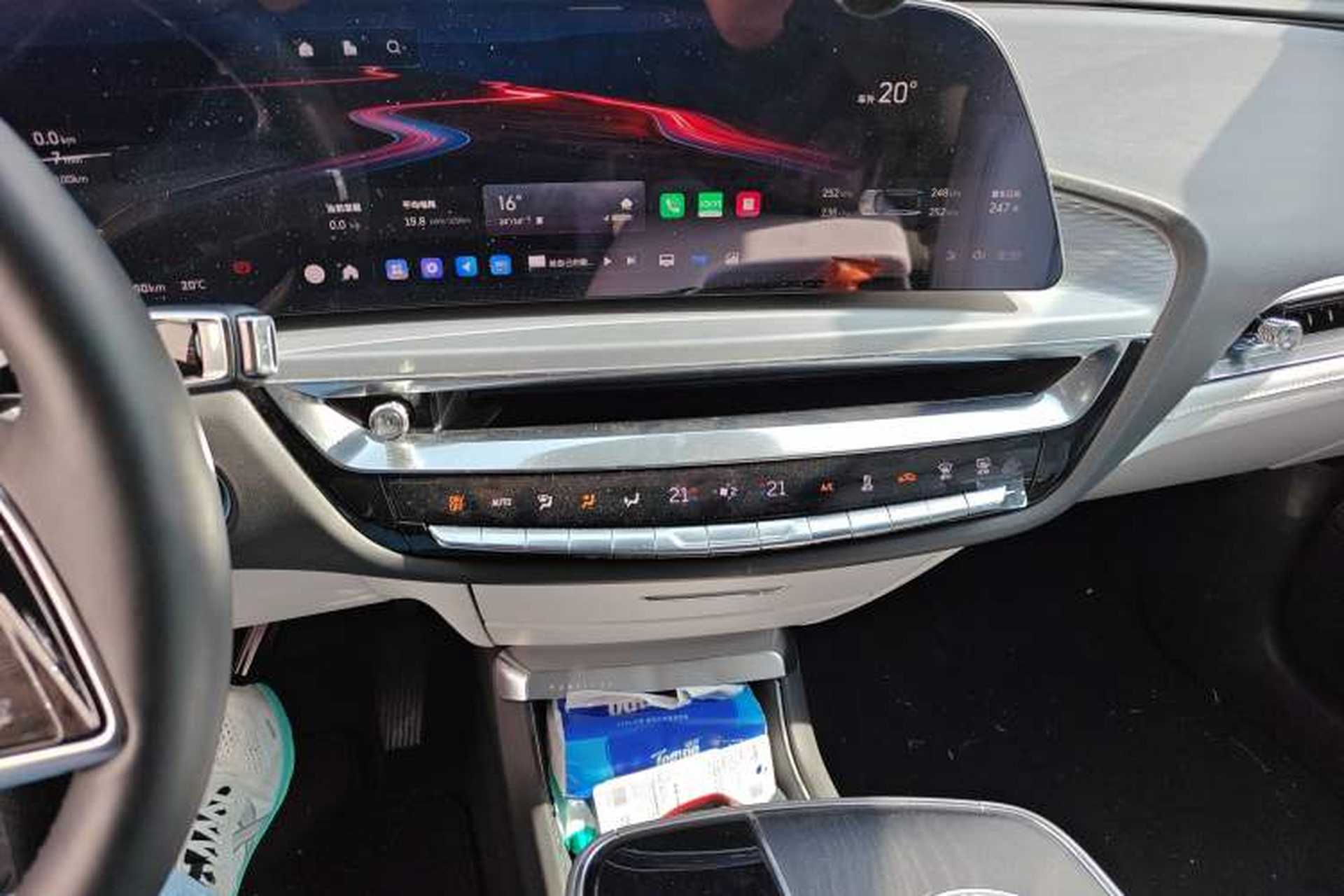 Used Cadillac LYRIQ 2022 Rear-Drive Long-Range Luxury Edition Audio And AC Panel