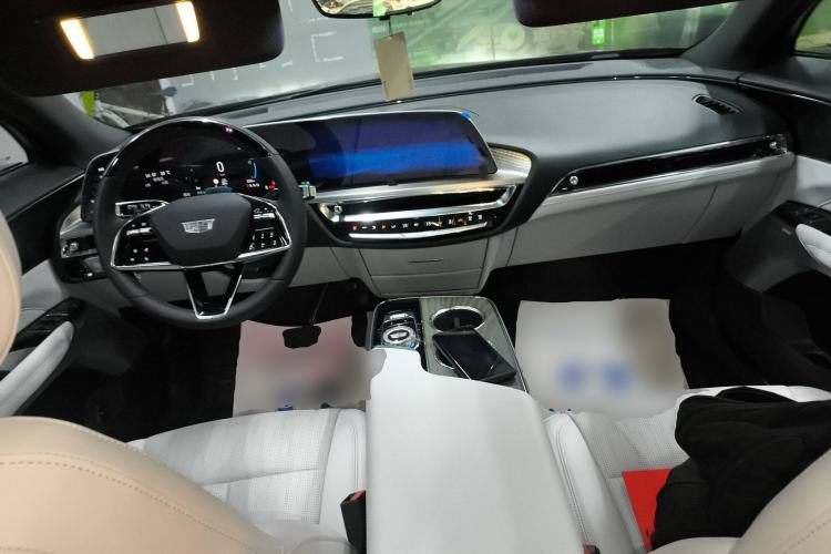 Used Cadillac LYRIQ 2022 Rear-Drive Long-Range Luxury Edition Center Console