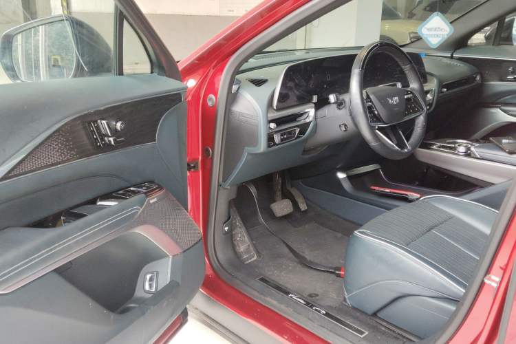 Used Cadillac LYRIQ 2022 Rear-Drive Long-Range Prestige Edition Driver Seat