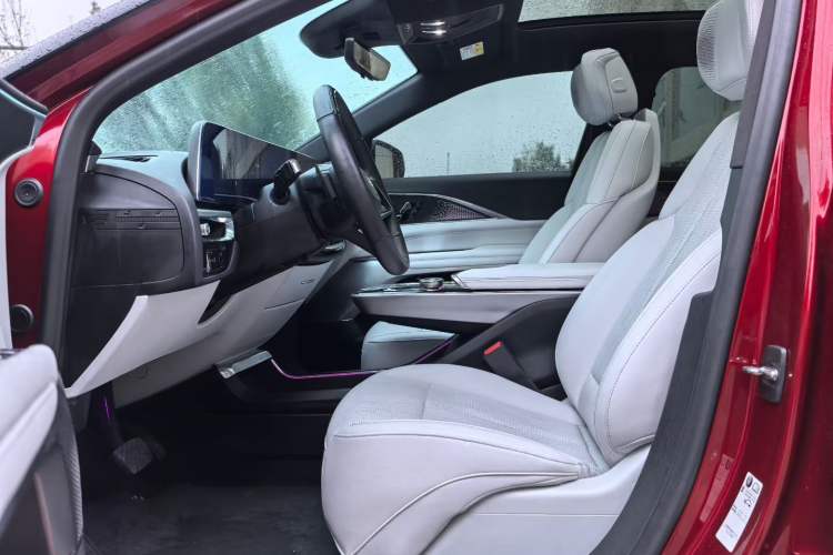 Used Cadillac LYRIQ 2022 Rear-Drive Long-Range Luxury Edition Interior 2