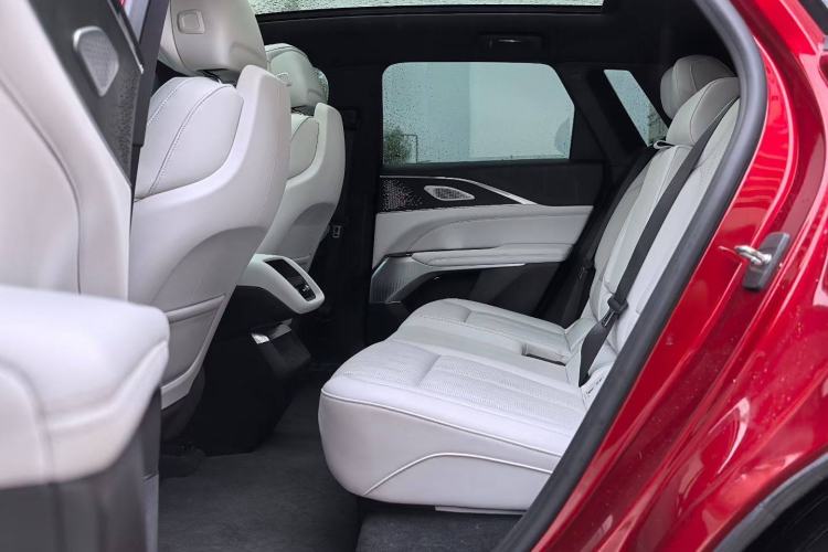 Used Cadillac LYRIQ 2022 Rear-Drive Long-Range Luxury Edition Interior 3