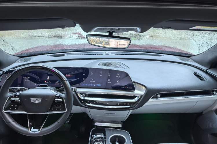 Used Cadillac LYRIQ 2022 Rear-Drive Long-Range Luxury Edition Interior 4
