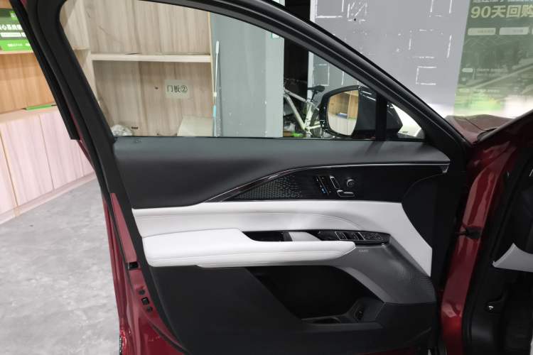 Used Cadillac LYRIQ 2022 Rear-Drive Long-Range Luxury Edition Left Front Door Interior