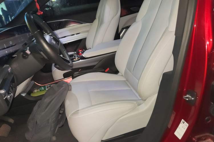 Used Cadillac LYRIQ 2022 Rear-Drive Long-Range Luxury Edition Left Front Seat