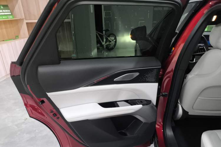 Used Cadillac LYRIQ 2022 Rear-Drive Long-Range Luxury Edition Left Rear Door Interior
