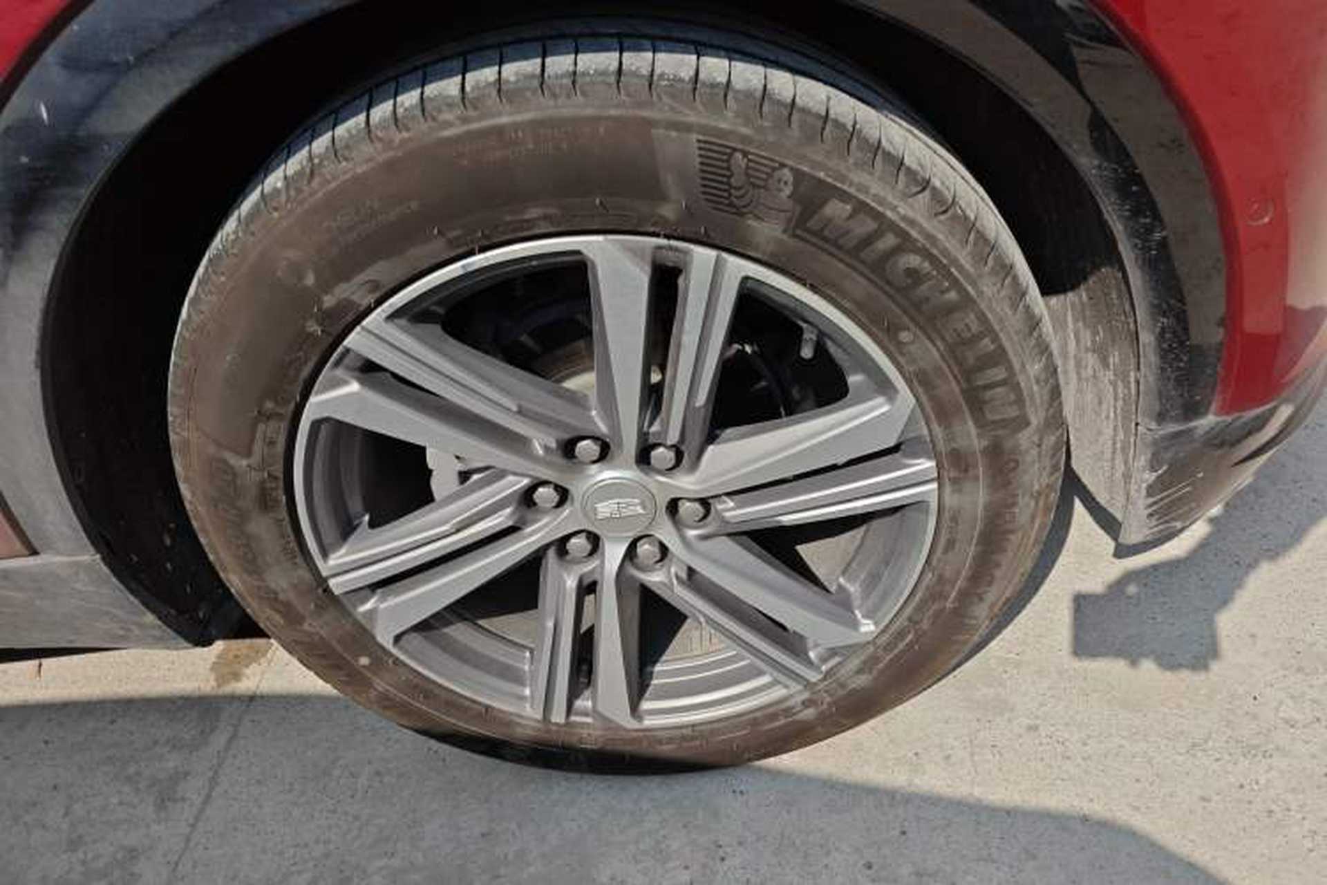 Used Cadillac LYRIQ 2022 Rear-Drive Long-Range Luxury Edition Right Front Wheel Hub