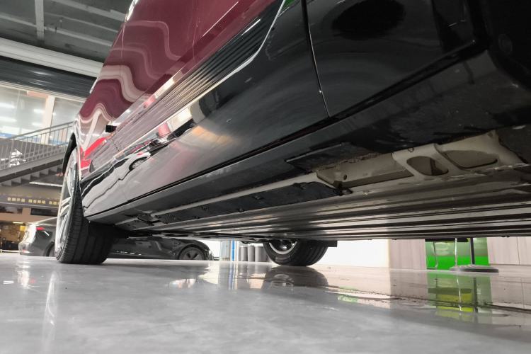 Used Cadillac LYRIQ 2022 Rear-Drive Long-Range Luxury Edition Right Side Sill