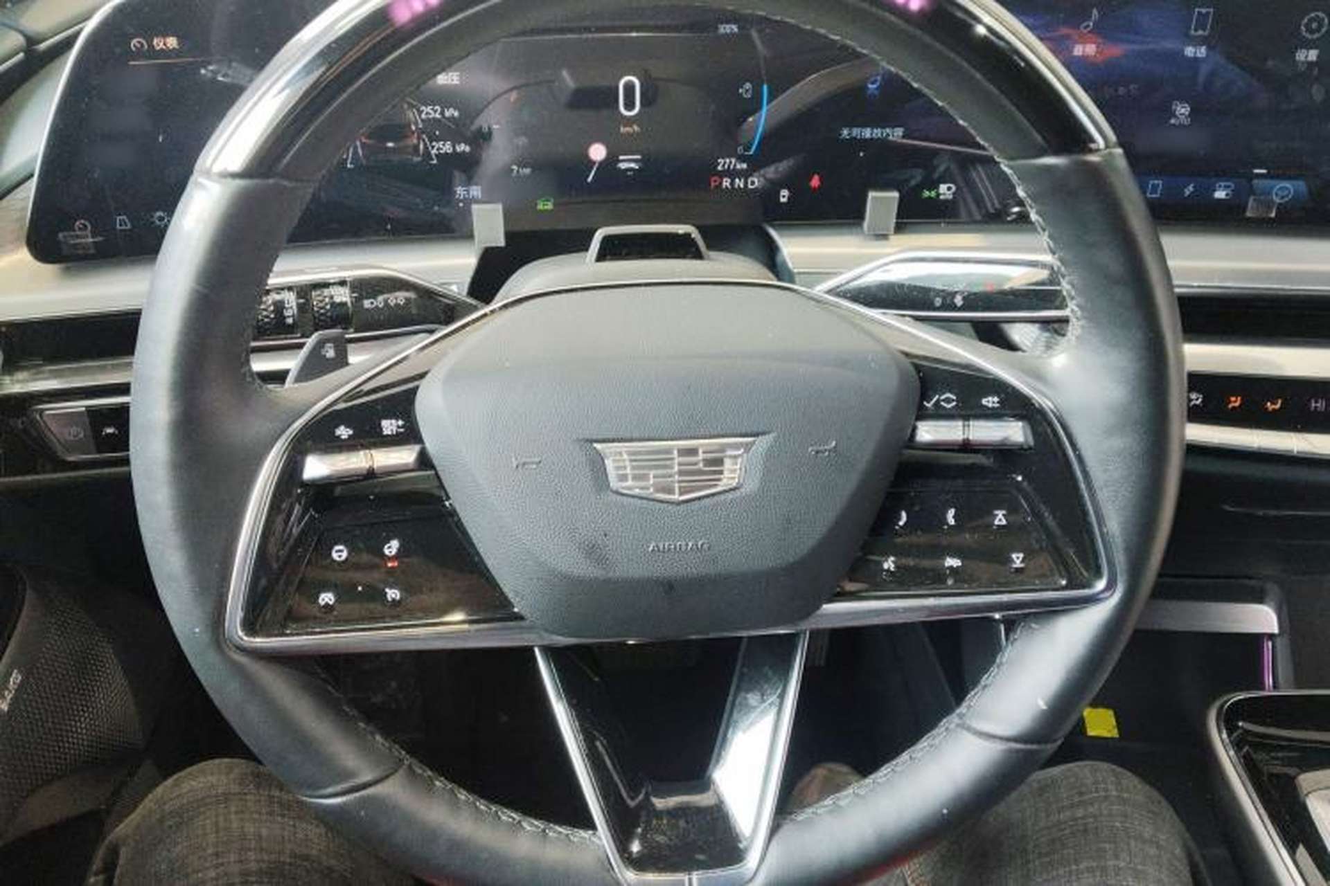 Used Cadillac LYRIQ 2022 Rear-Drive Long-Range Prestige Edition Steering Wheel