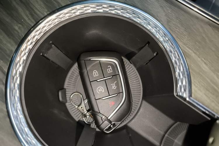 Used Cadillac LYRIQ 2022 Rear-Drive Long-Range Luxury Edition Vehicle Key
