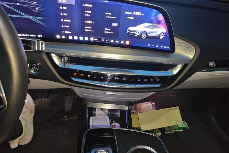 Used Cadillac LYRIQ 2022 Rear-Drive Long-Range Luxury Edition Audio And AC Panel