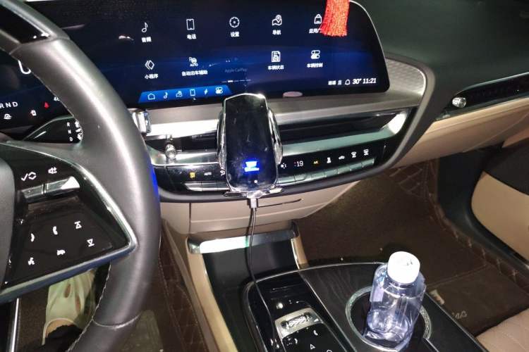 Used Cadillac LYRIQ 2022 Rear-Drive Long-Range Prestige Edition Audio And AC Panel