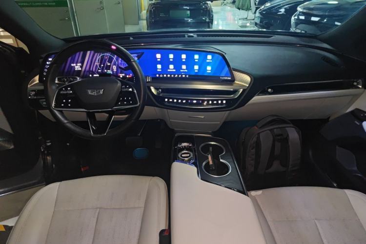 Used Cadillac LYRIQ 2022 Rear-Drive Long-Range Luxury Edition Center Console