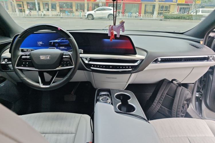 Used Cadillac LYRIQ 2022 Rear-Drive Long-Range Luxury Edition Center Console