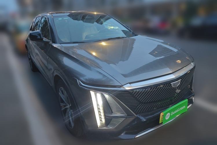 Used Cadillac LYRIQ 2022 Rear-Drive Long-Range Luxury Edition Front Right 45 Deg