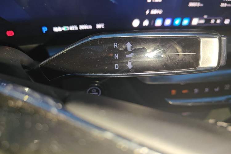 Used Cadillac LYRIQ 2022 Rear-Drive Long-Range Luxury Edition Gear Lever