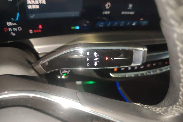 Used Cadillac LYRIQ 2022 Four-Wheel-Drive High-Performance Deluxe Edition Gear Lever