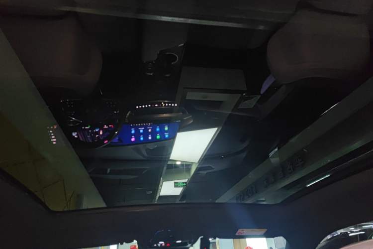Used Cadillac LYRIQ 2022 Rear-Drive Long-Range Luxury Edition Headliner