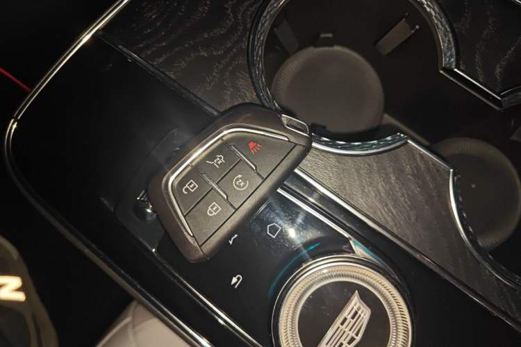 Used Cadillac LYRIQ 2022 Rear-Drive Long-Range Luxury Edition Interior 1