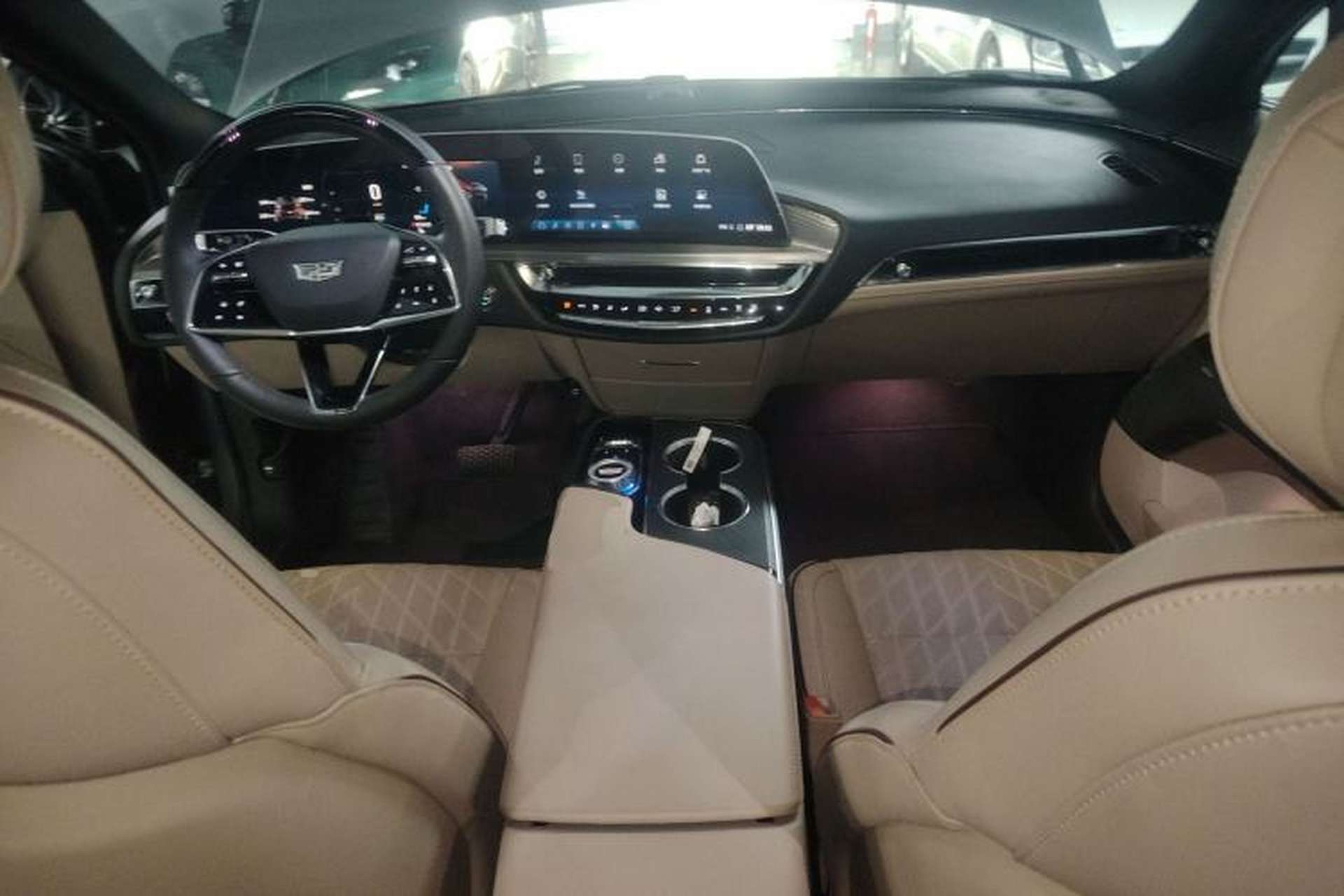 Used Cadillac LYRIQ 2022 Four-Wheel-Drive High-Performance Deluxe Edition Interior 2
