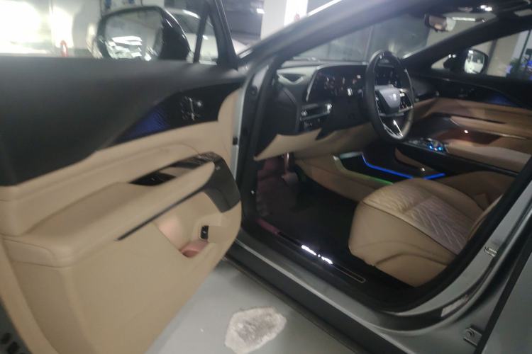 Used Cadillac LYRIQ 2022 Four-Wheel-Drive High-Performance Deluxe Edition Interior 3