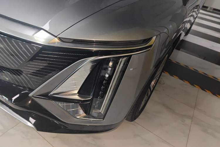 Used Cadillac LYRIQ 2022 Rear-Drive Long-Range Luxury Edition Left Front Headlight