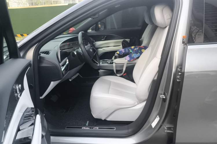 Used Cadillac LYRIQ 2022 Rear-Drive Long-Range Luxury Edition Left Front Seat