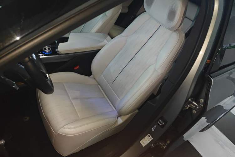 Used Cadillac LYRIQ 2022 Rear-Drive Long-Range Luxury Edition Left Front Seat