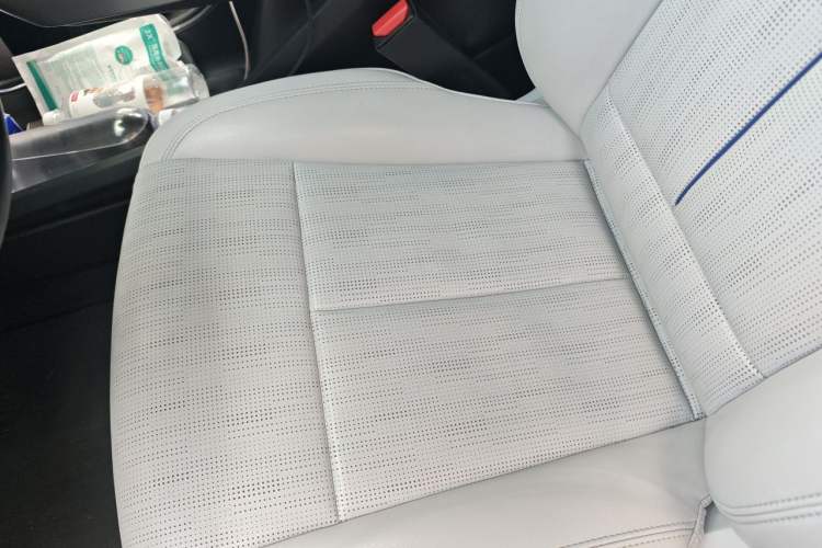 Used Cadillac LYRIQ 2022 Rear-Drive Long-Range Luxury Edition Left Front Seat
