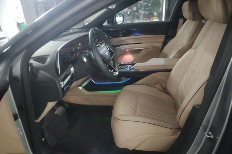 Used Cadillac LYRIQ 2022 Four-Wheel-Drive High-Performance Deluxe Edition Left Front Seat