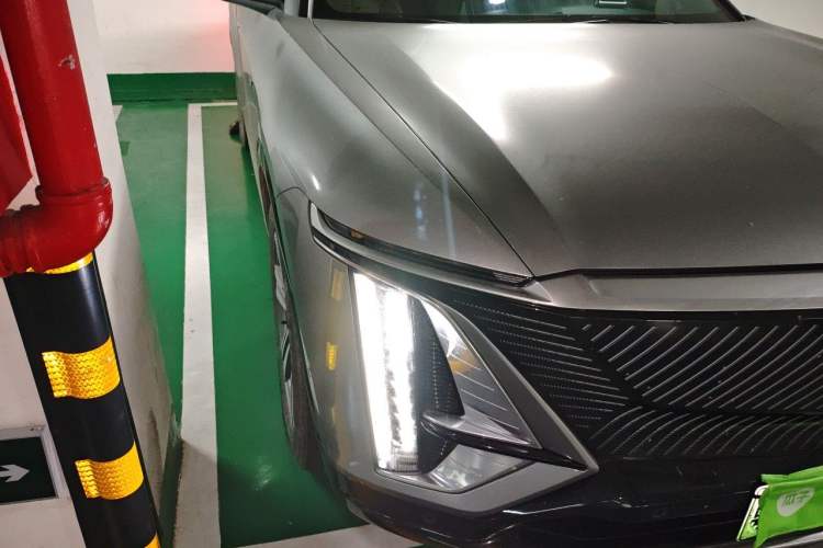 Used Cadillac LYRIQ 2022 Rear-Drive Long-Range Prestige Edition Right Front Headlight