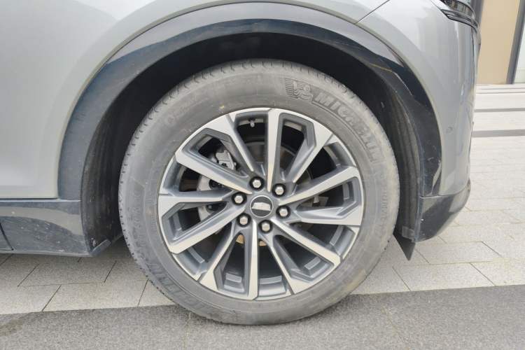Used Cadillac LYRIQ 2022 Four-Wheel-Drive High-Performance Deluxe Edition Right Front Wheel Hub