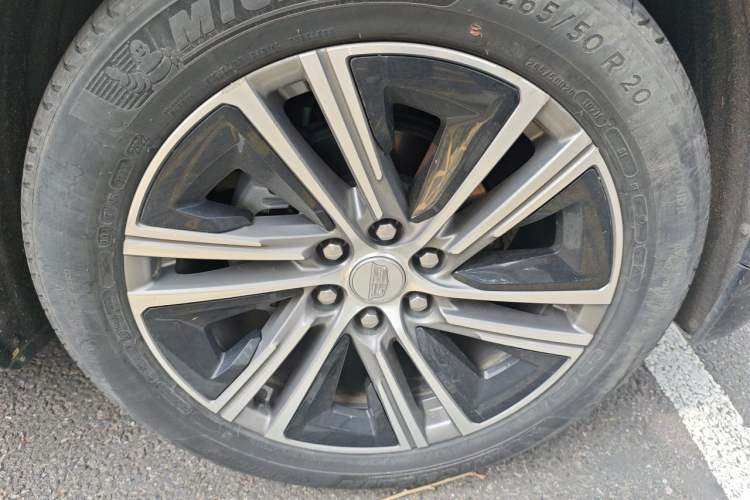 Used Cadillac LYRIQ 2022 Rear-Drive Long-Range Luxury Edition Right Front Wheel Hub