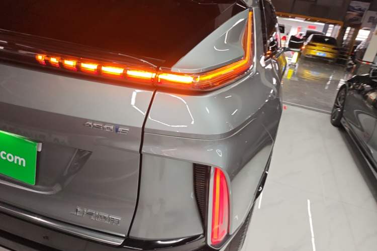 Used Cadillac LYRIQ 2022 Rear-Drive Long-Range Prestige Edition Right Rear Taillight