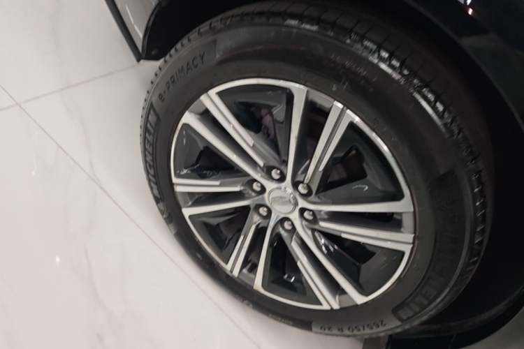 Used Cadillac LYRIQ 2022 Rear-Drive Long-Range Prestige Edition Right Rear Wheel Hub